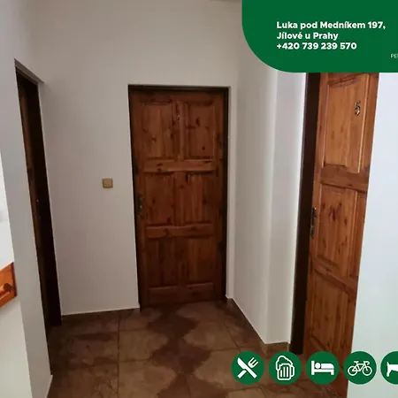 A Restaurant Jaro 게스트하우스 Kamenny Privoz